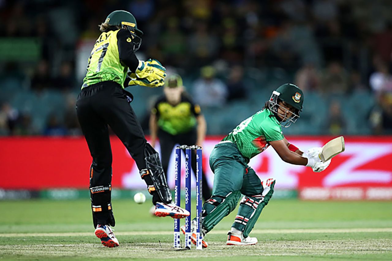 Fargana Hoque cuts one past the wicketkeeper, Australia v Bangladesh, Group A, T20 World Cup, Canberra, February 27, 2020
