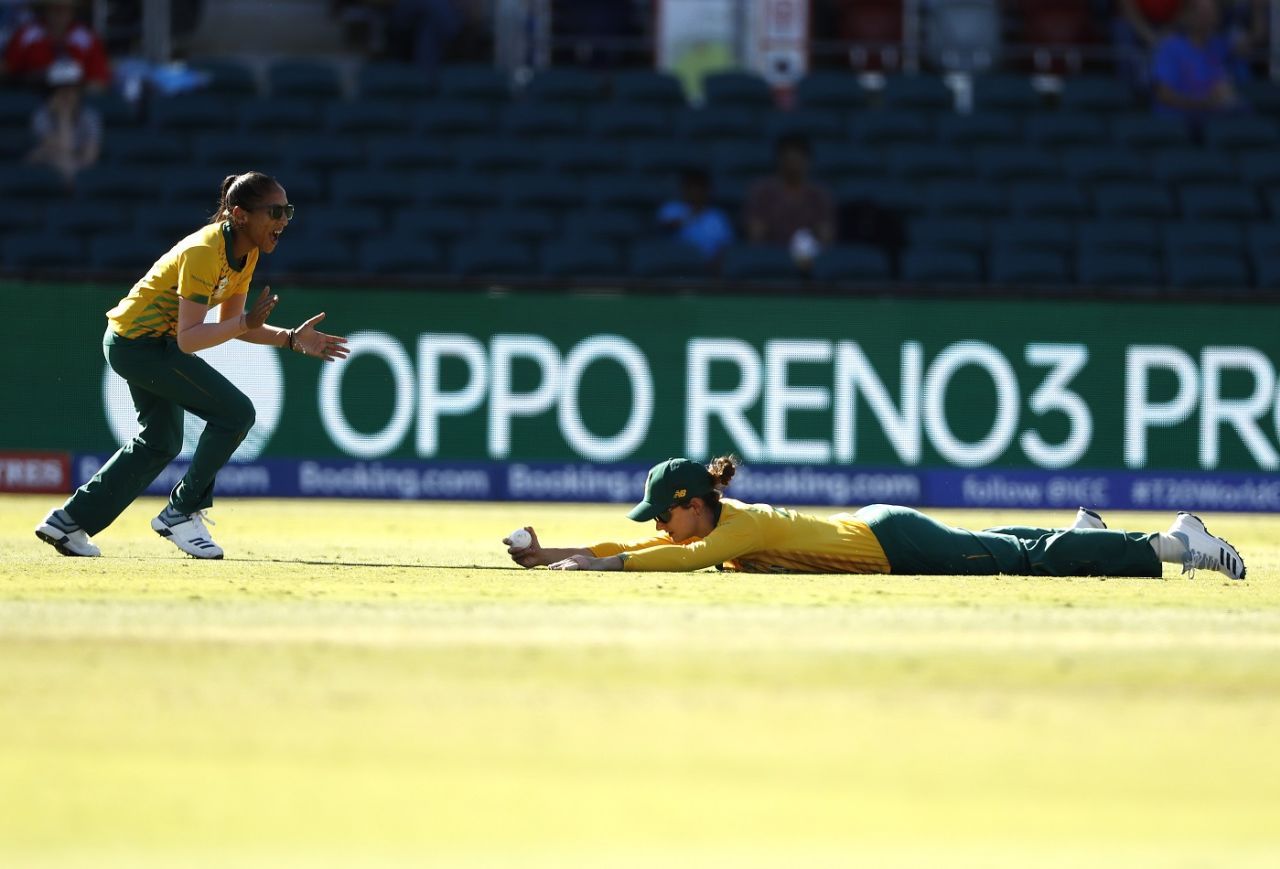 Laura Wolvaardt (right) held on to a sharp catch at cover to dismiss Sornnarin Tippoch, Thailand v South Africa, Women's T20 World Cup, Canberra, February 28, 2020