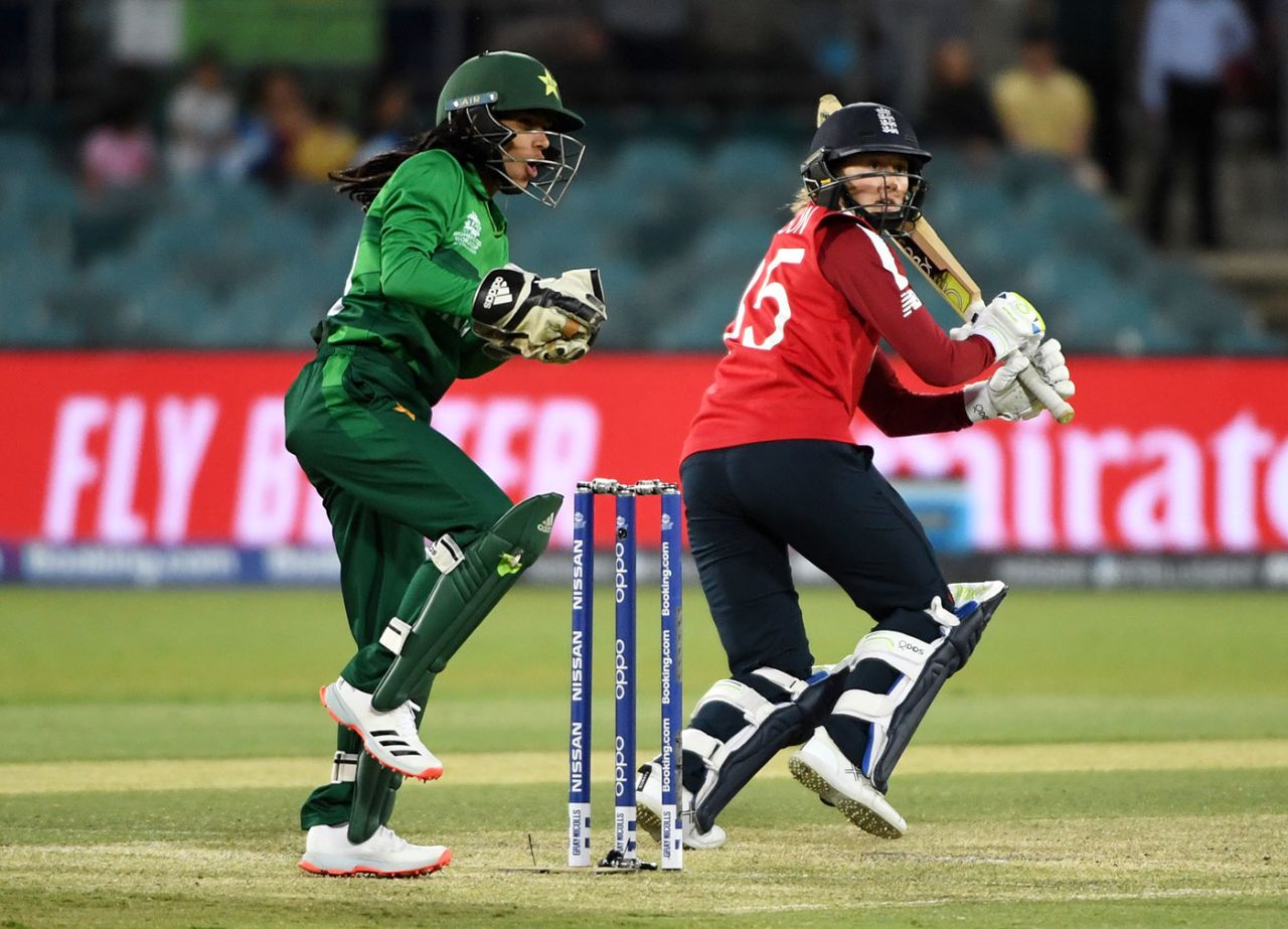 Fran Wilson takes on the Pakistan bowlers, England v Pakistan, Women's T20 World Cup, Canberra, February 28, 2020