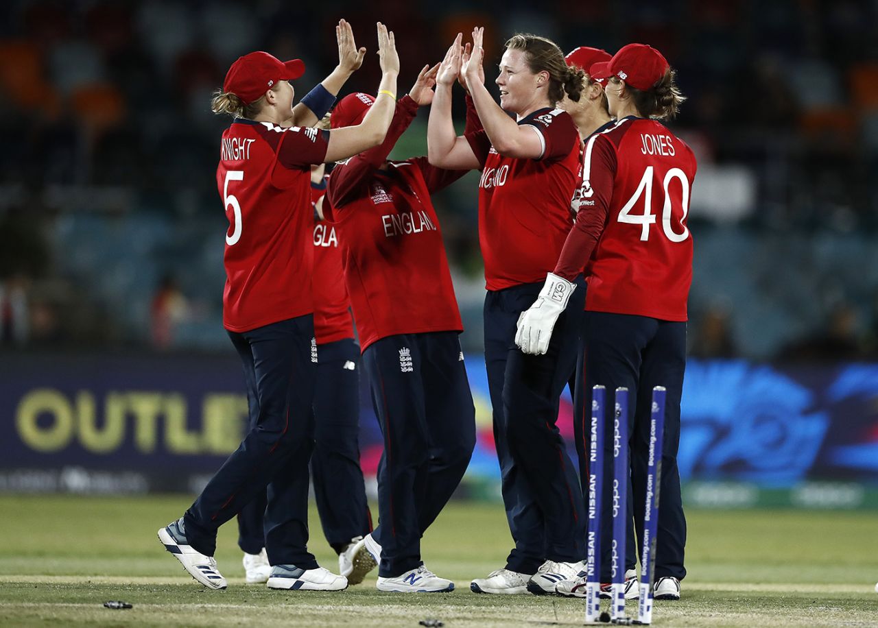 England celebrate Anya Shrubsole's early breakthrough, England v Pakistan, Women's T20 World Cup, Canberra, February 28, 2020