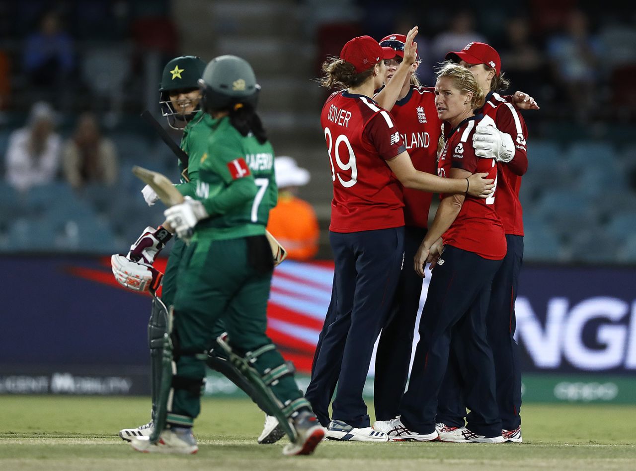 England celebrate Katherine Brunt's early breakthrough, England v Pakistan, Women's T20 World Cup, Canberra, February 28, 2020