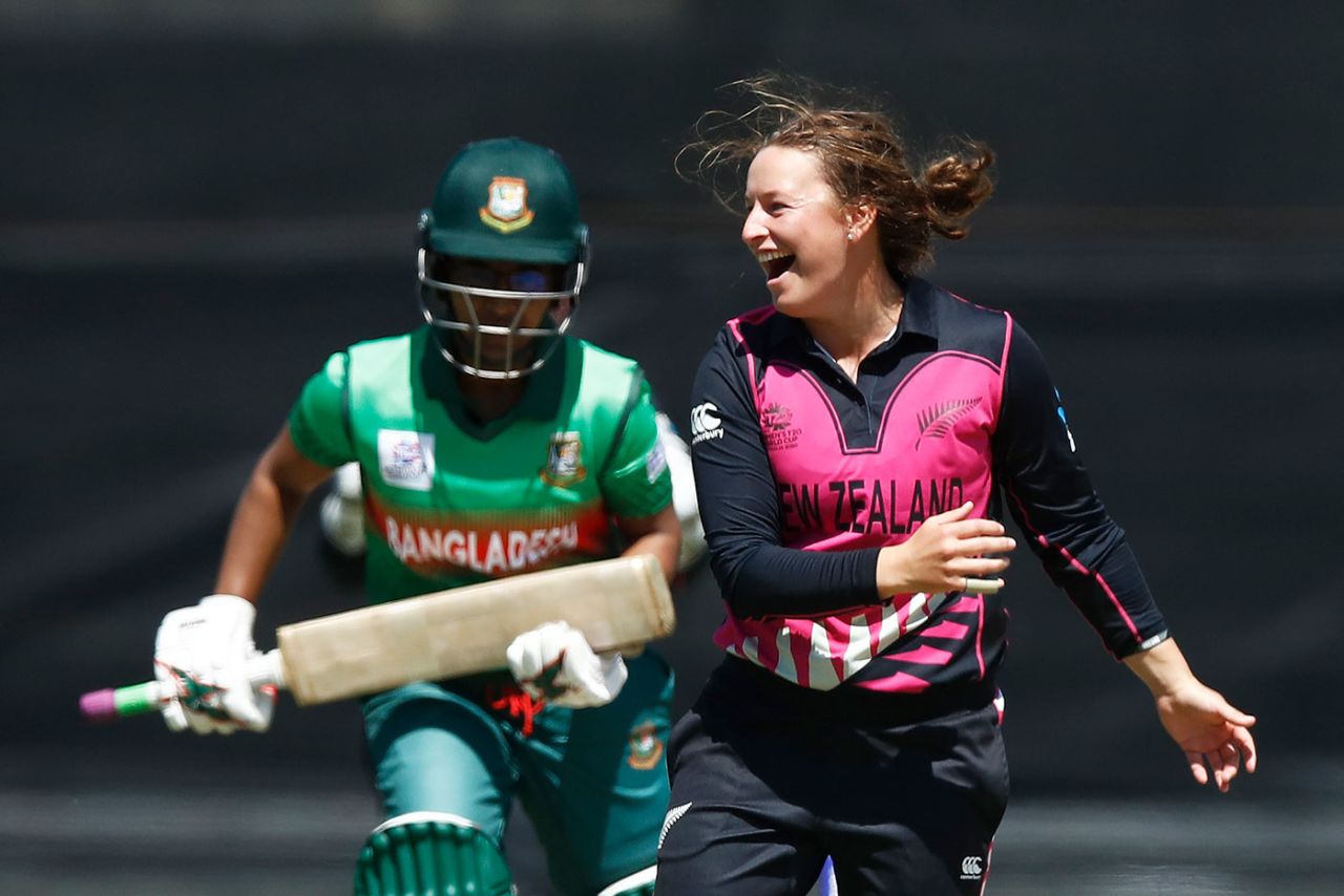 Hayley Jensen helped New Zealand fight back in the field, New Zealand v Bangladesh, Group A, ICC Women's World T20, Melbourne, February 29, 2020