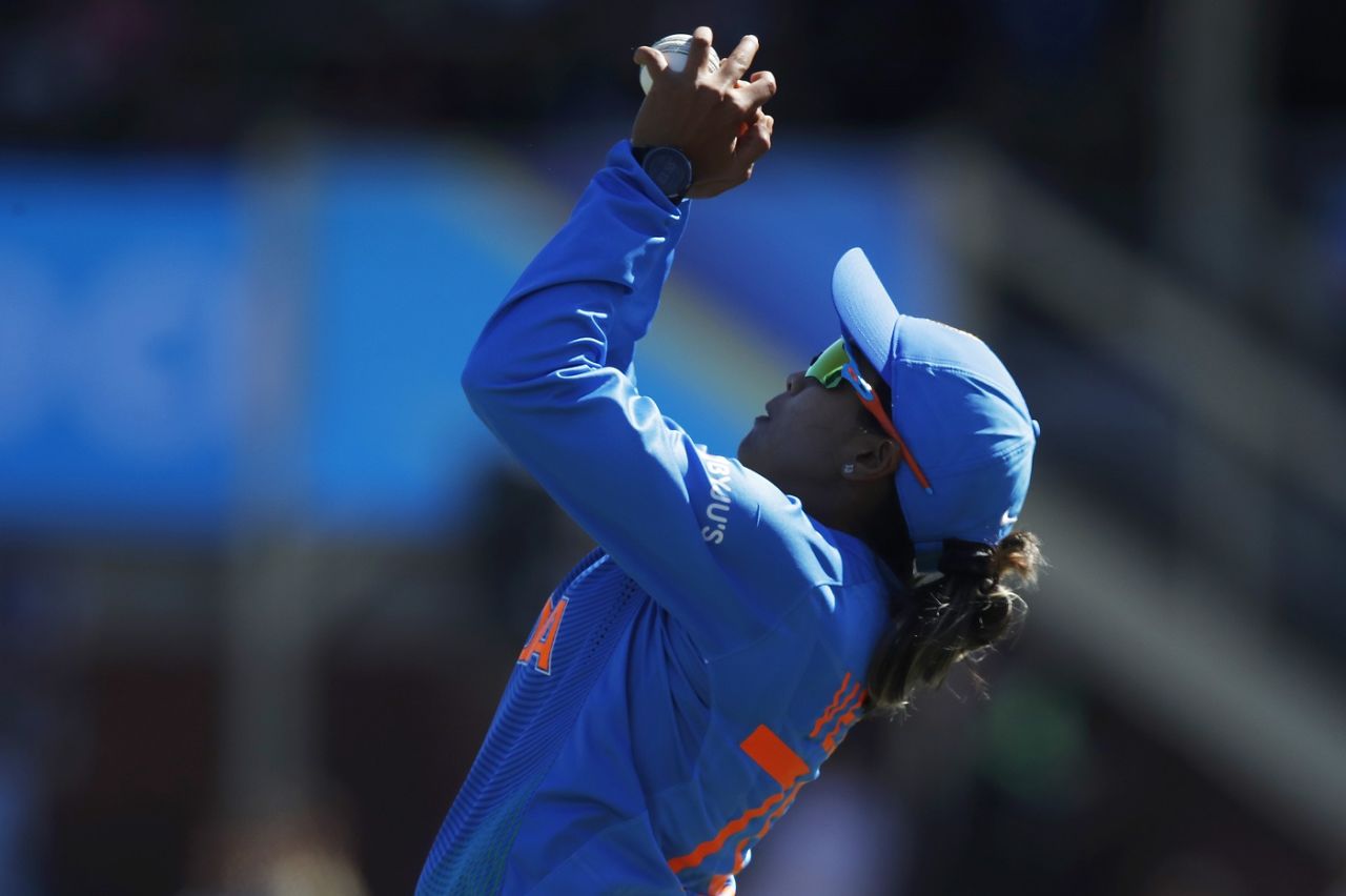 Veda Krishnamurthy took a couple of sharp catches in the deep, India v Sri Lanka, Women's T20 World Cup, Melbourne, February 29, 2020