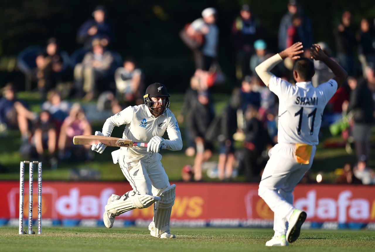 Tom Blundell takes off for a run, New Zealand v India, 2nd Test, Christchurch, 1st day, February 29, 2020