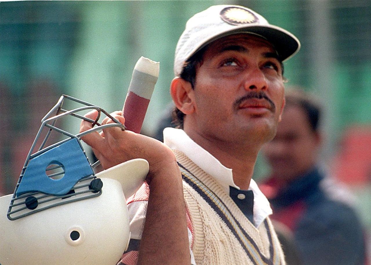 Mohammad Azharuddin arrives for batting practice ahead of the first India-Pakistan encounter, Tri-nation Silver Jubilee Independence Cup, Dhaka Stadium, Dhaka, January 13,1998