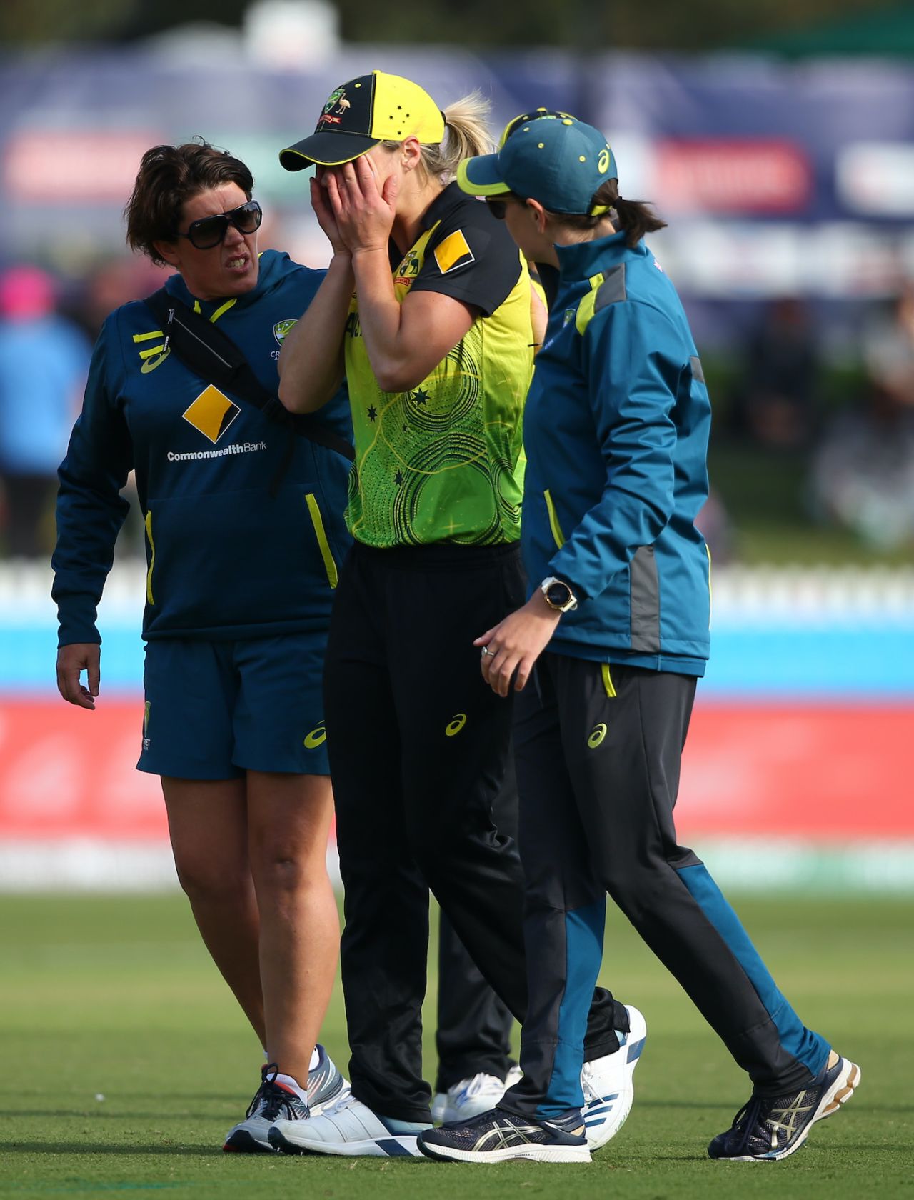 Ellyse Perry distressed after suffering a hamstring injury, Australia v New Zealand, Group A, ICC Women's World T20, Melbourne, March 2, 2020
