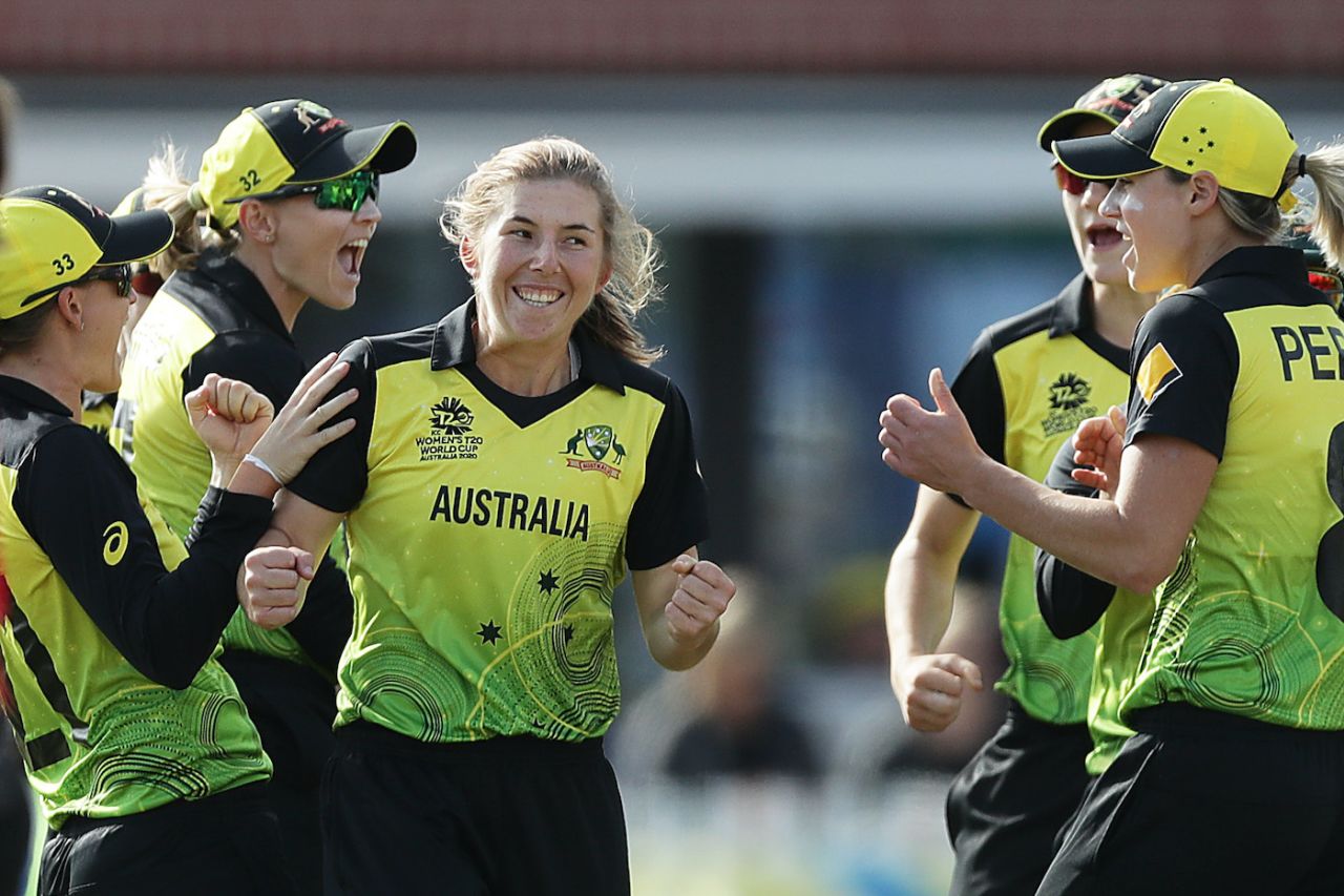 Georgia Wareham celebrates after a successful review, Australia v New Zealand, Group A, ICC Women's World T20, Melbourne, March 2, 2020