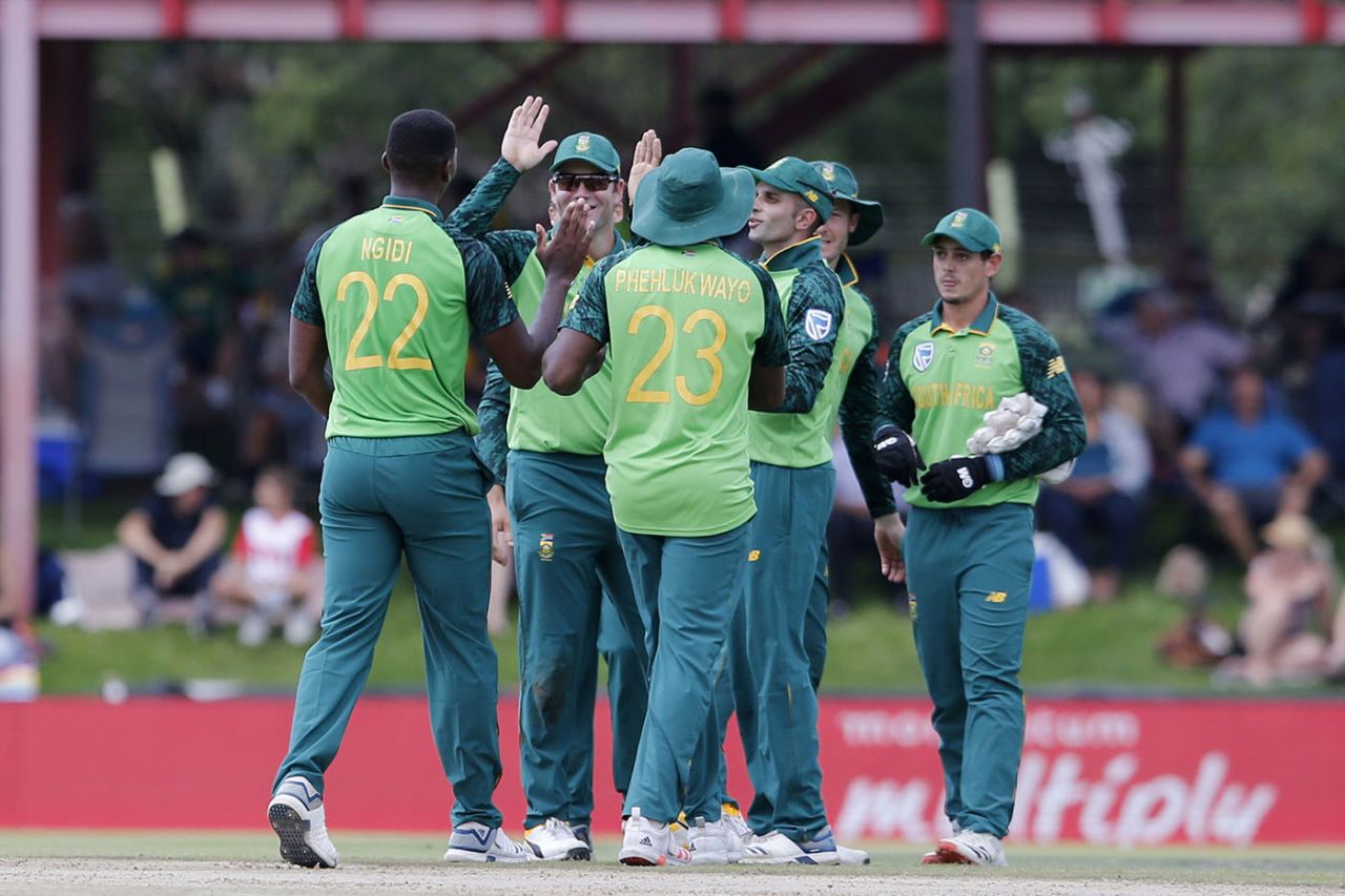 Lungi Ngidi celebrates with teammates after dismissing Steve Smith, Australia v South Africa, 2nd ODI, Bloemfontein, March 4, 2020
