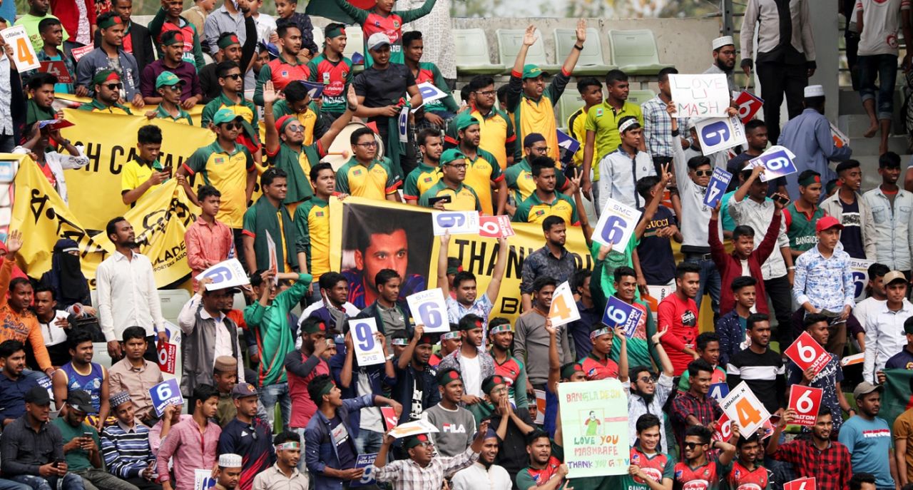 The crowd played its part in bidding Mashrafe Mortaza farewell in his last match as captain, Bangladesh v Zimbabwe, 3rd ODI, Sylhet, March 6, 2020