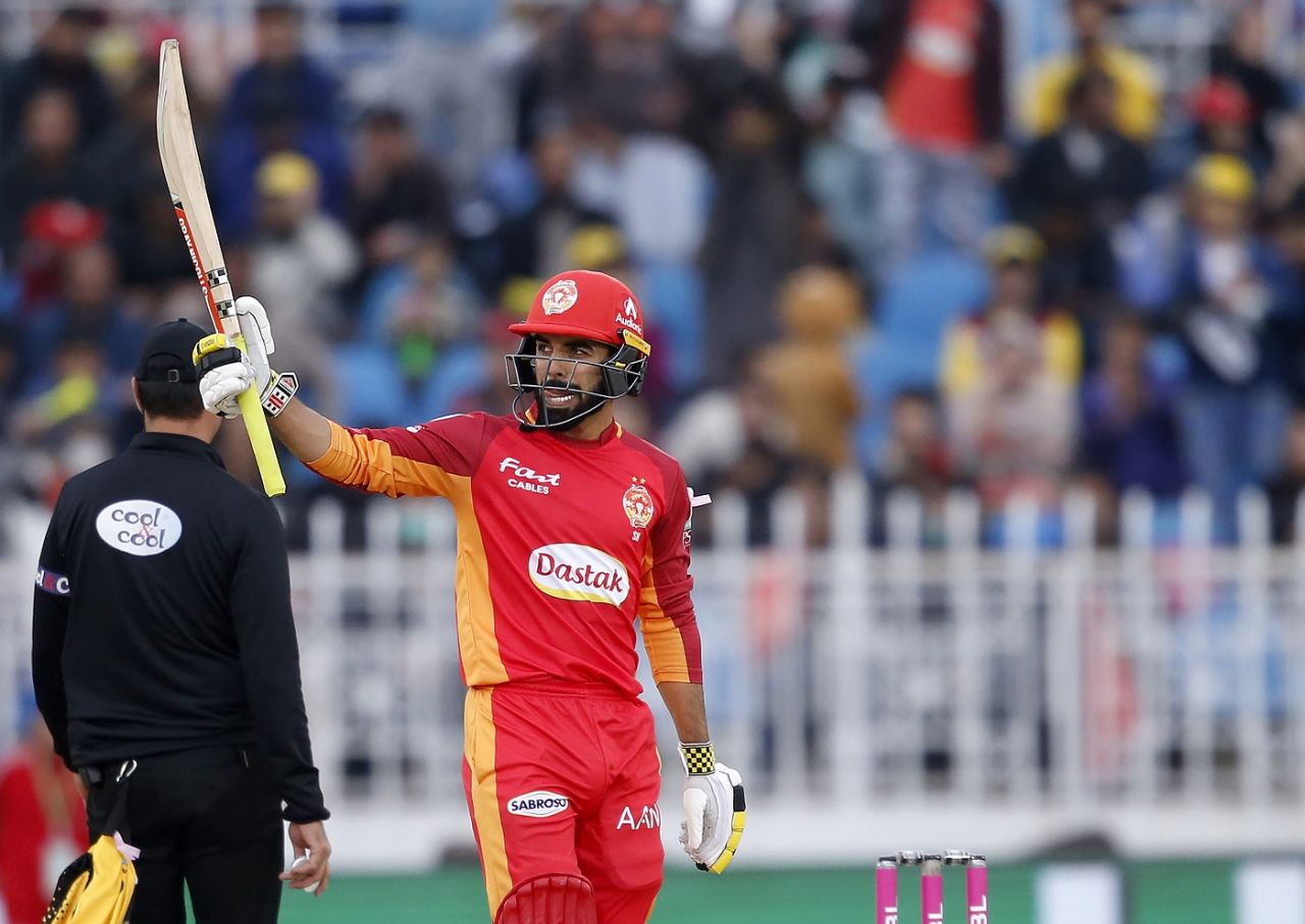 Shadab Khan raises his bat after getting to a fifty, PSL 2020, March 7, 2020