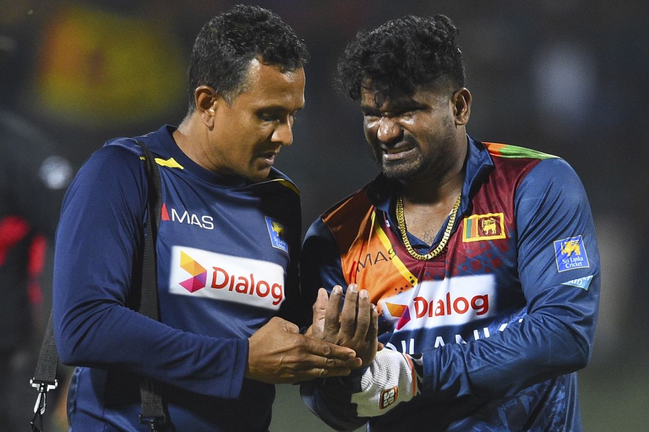 Kusal Perera had to go off the field after hurting a finger, Sri Lanka v West Indies, 2nd T20I, Pallekele, March 6, 2020