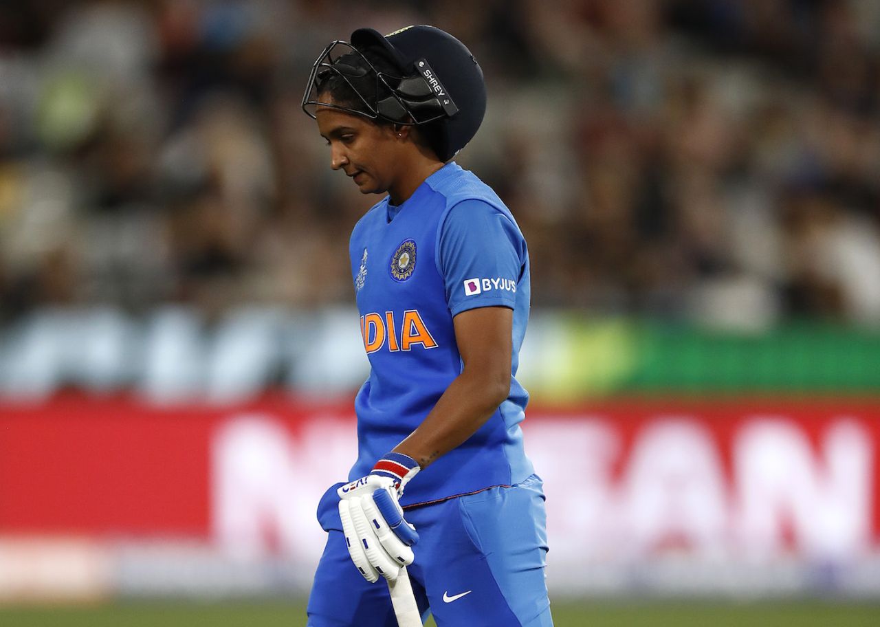 Harmanpreet Kaur wears a dejected look while walking back, Australia v India, final, Women's T20 World Cup, Melbourne, March 8, 2020