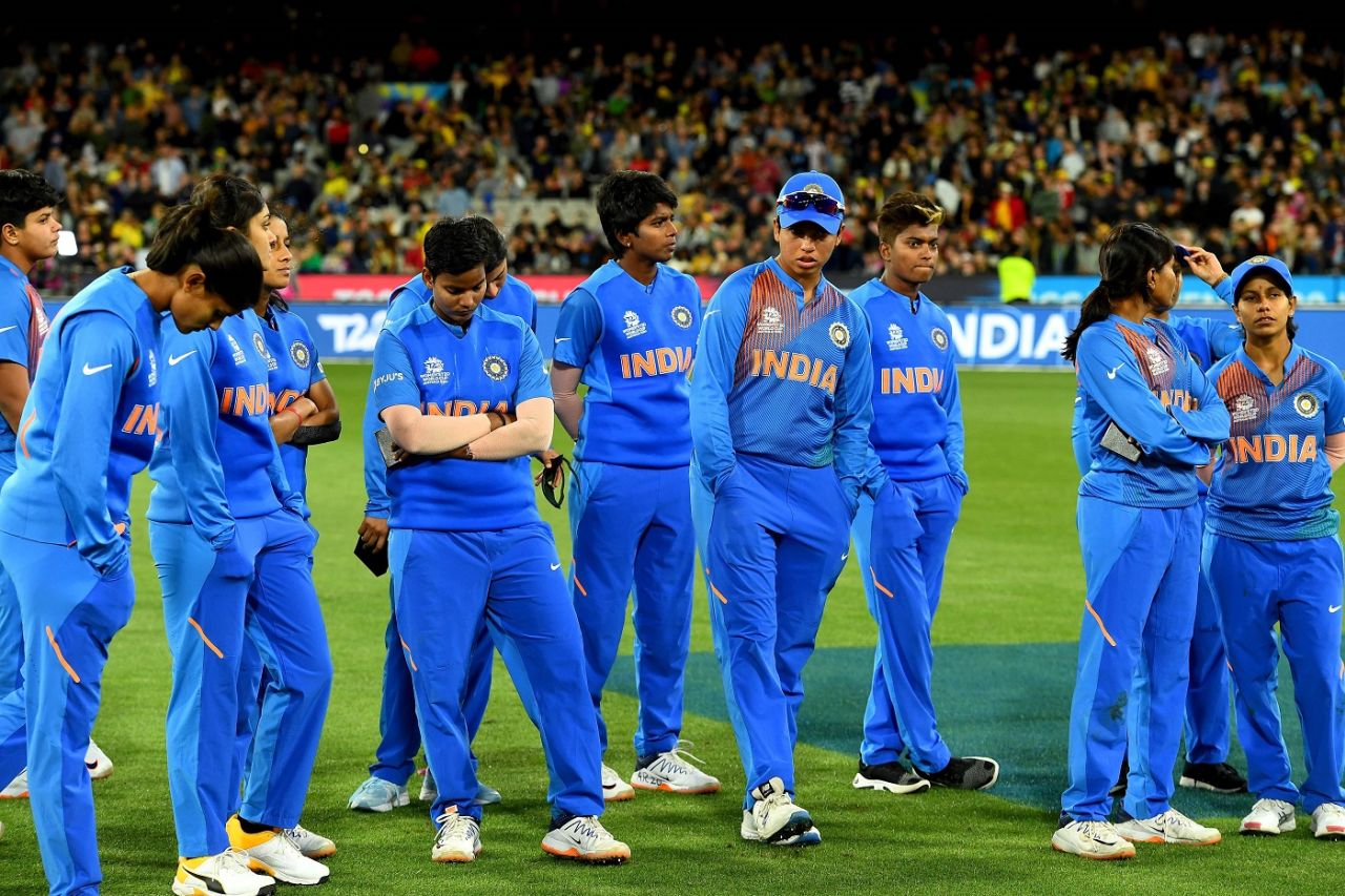 The Indian players wear a dejected look, Australia v India, final, Women's T20 World Cup, Melbourne, March 8, 2020