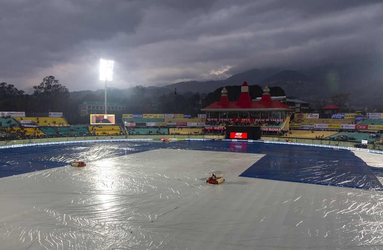 Supersoppers work on the covers, India v South Africa, 1st ODI, Dharamsala, March 12, 2020