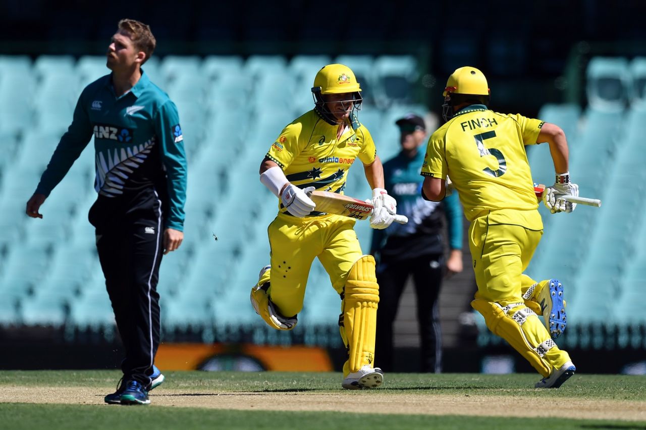David Warner and Aaron Finch run between the wickets, Australia v New Zealand, 1st ODI, Sydney, March 13, 2020