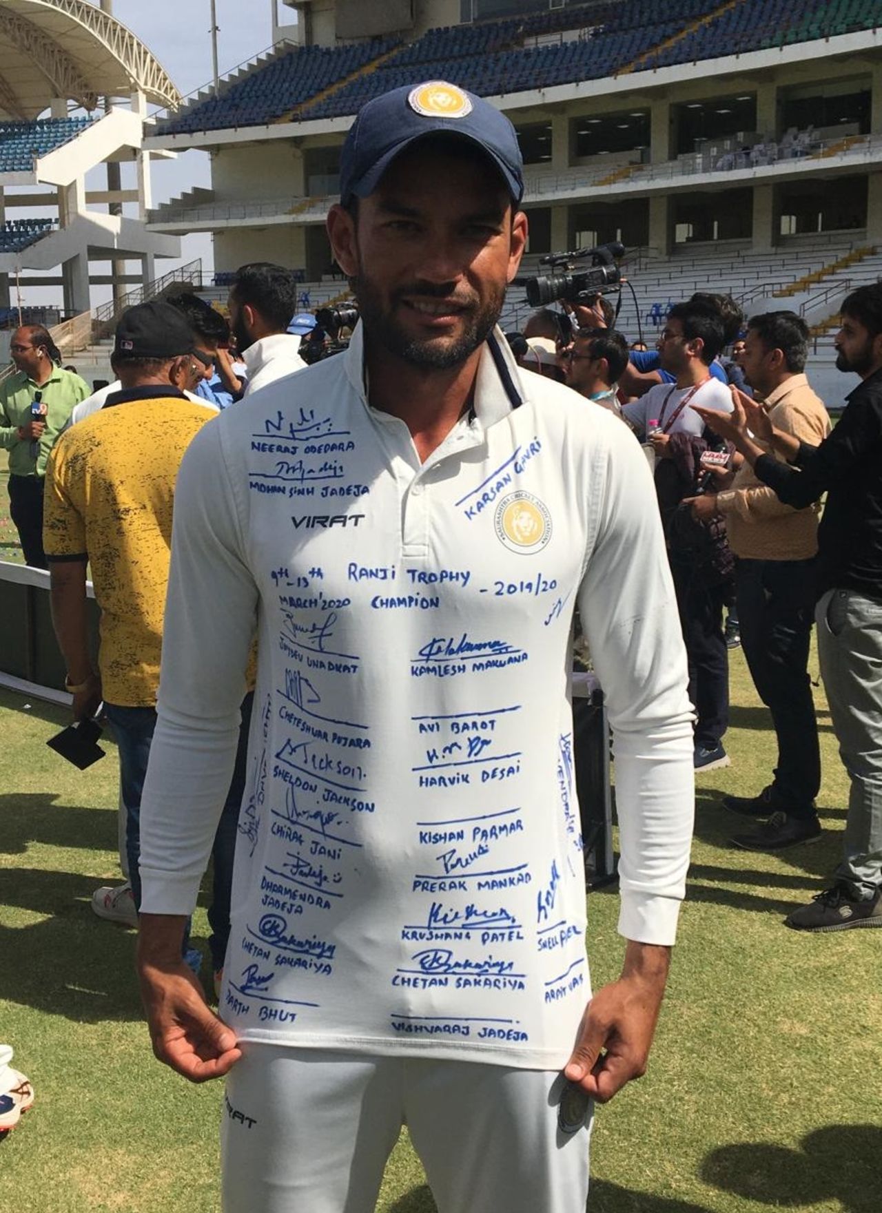 Sheldon Jackson had his match shirt autographed by the whole team, Saurashtra v Bengal, final, Ranji Trophy 2019-20, 5th day, Rajkot, March 13, 2020
