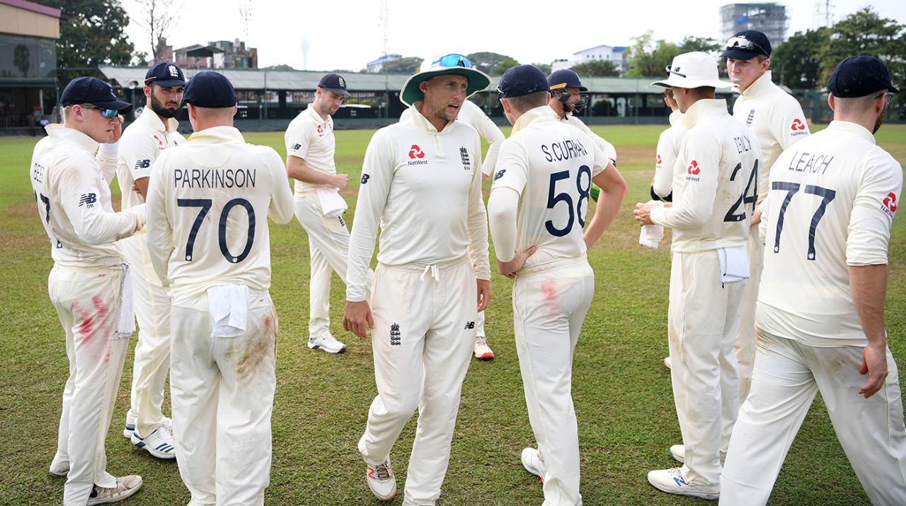 Joe Root addresses his players, SLC Board President's XI v England, Day 2, Colombo, March 13, 2020