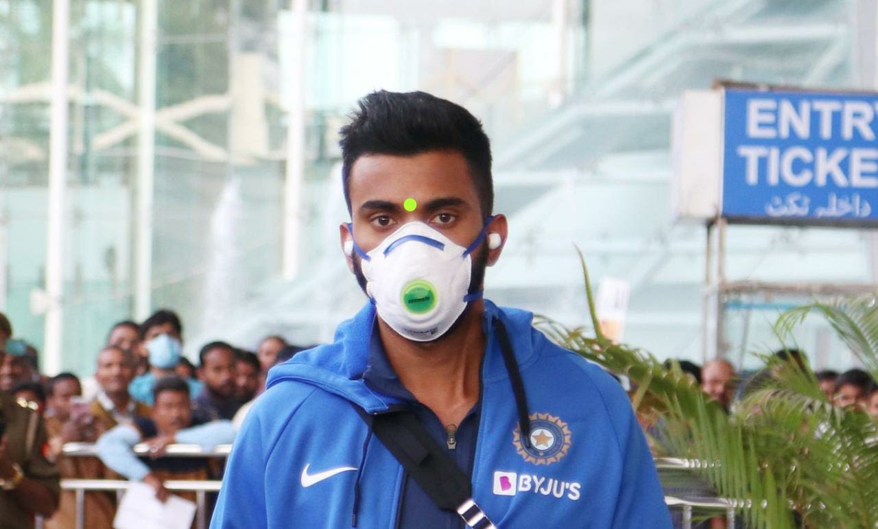 KL Rahul is taking all precautions at the Lucknow airport amid the COVID-19 pandemic, India v South Africa 2nd ODI, Lucknow, March 13, 2020