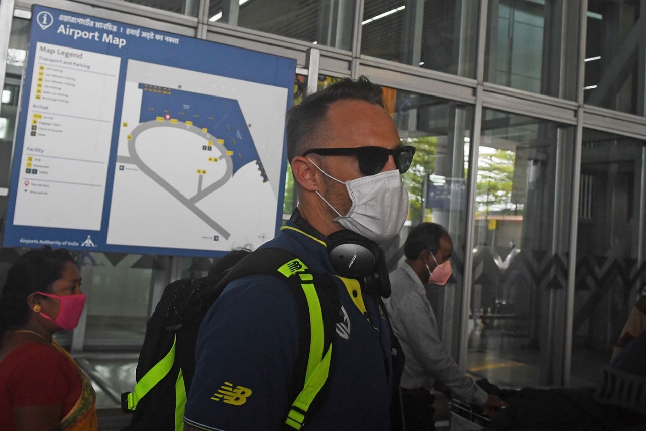 Faf du Plessis arrives at Kolkata airport in a face mask after South Africa's ODI tour of India was cancelled, March 16, 2020