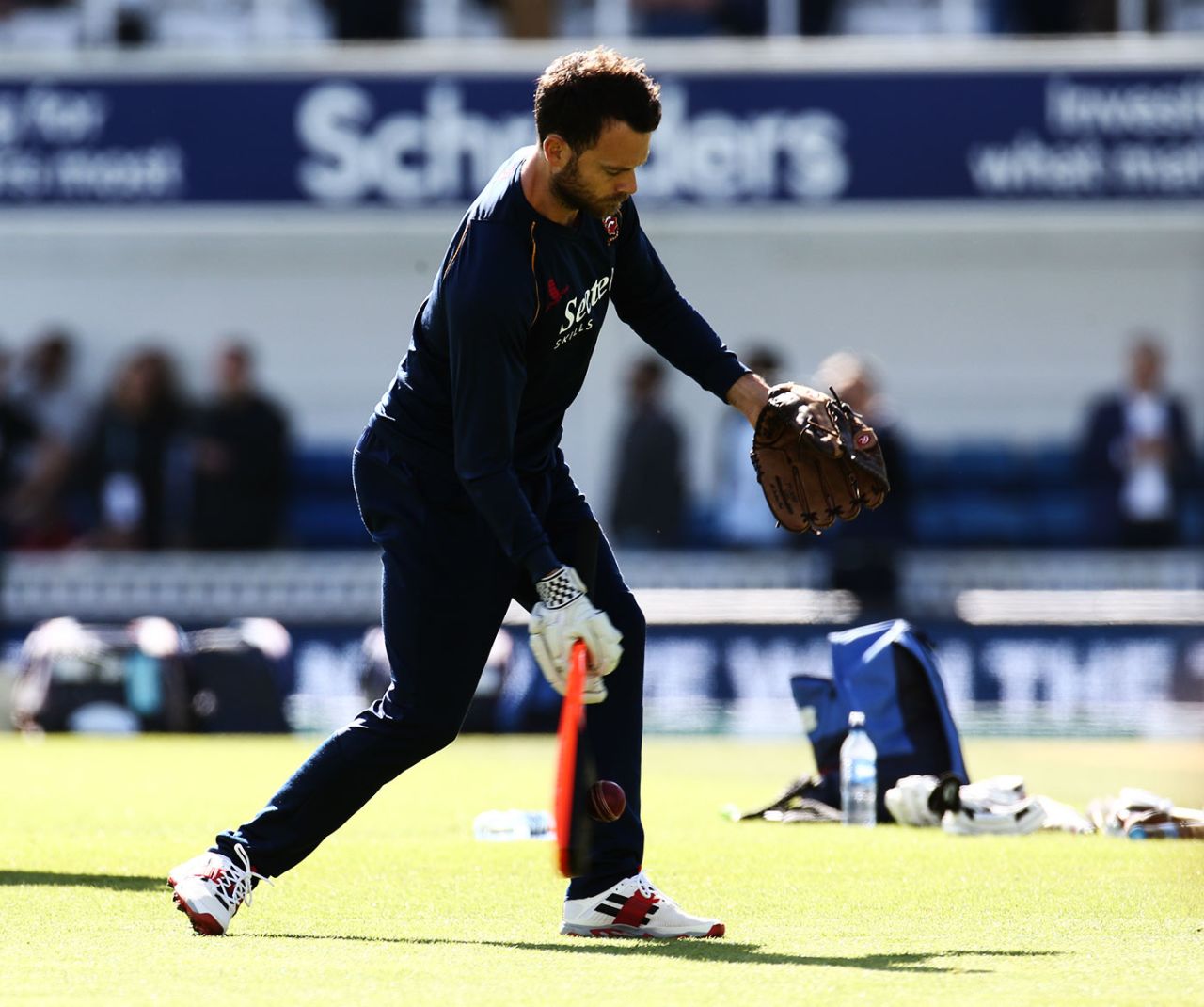 James Foster offers catching practice to England players, England v India, 5th Test, The Oval, 1st day, September 7, 2018