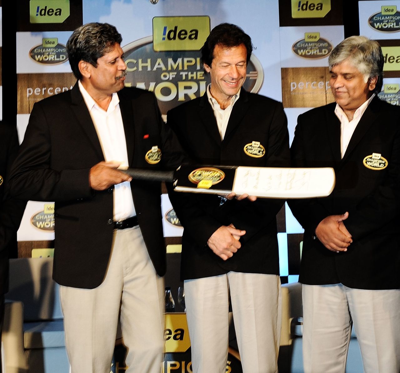 Kapil Dev, Imran Khan and Arjuna Ranatunga at a World Cup event, New Delhi, December 9, 2010