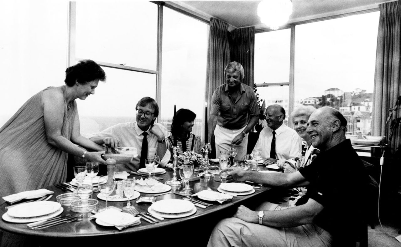Richie Benaud hosts a lunch in his home in Coogee, January 7, 1985
