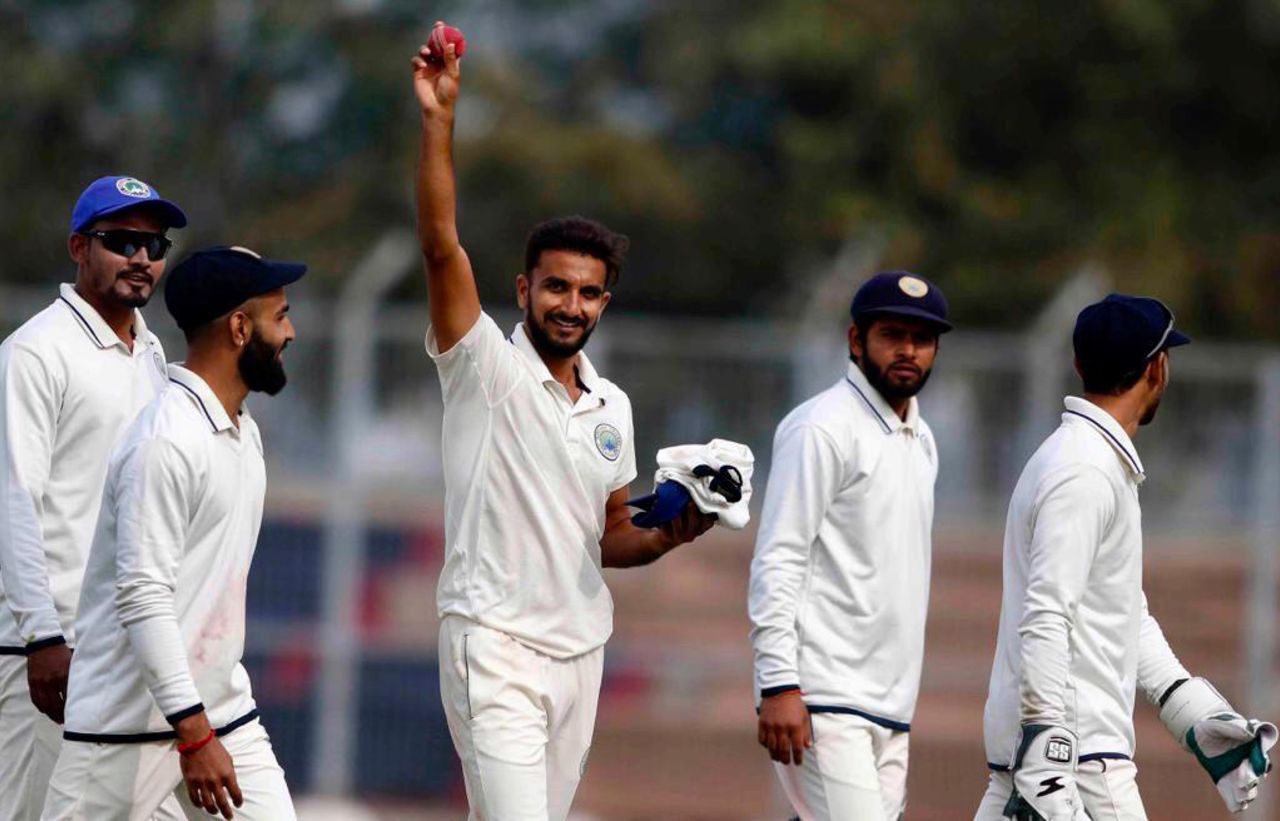 Harshal Patel holds up the ball, Ranji Trophy 2019-20