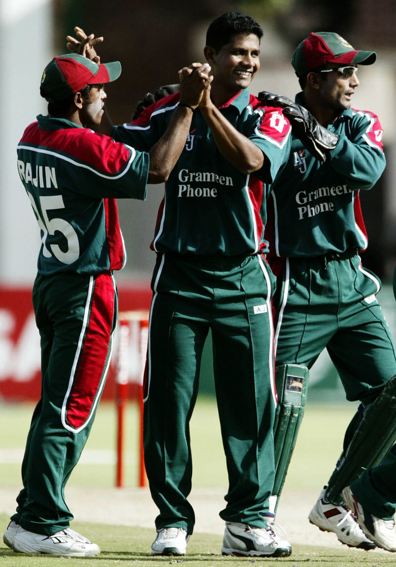 Mushfiqur Rahman celebrates Tatenda Taibu's wicket, Zimbabwe v Bangladesh, 3rd ODI, Harare, March 10, 2004