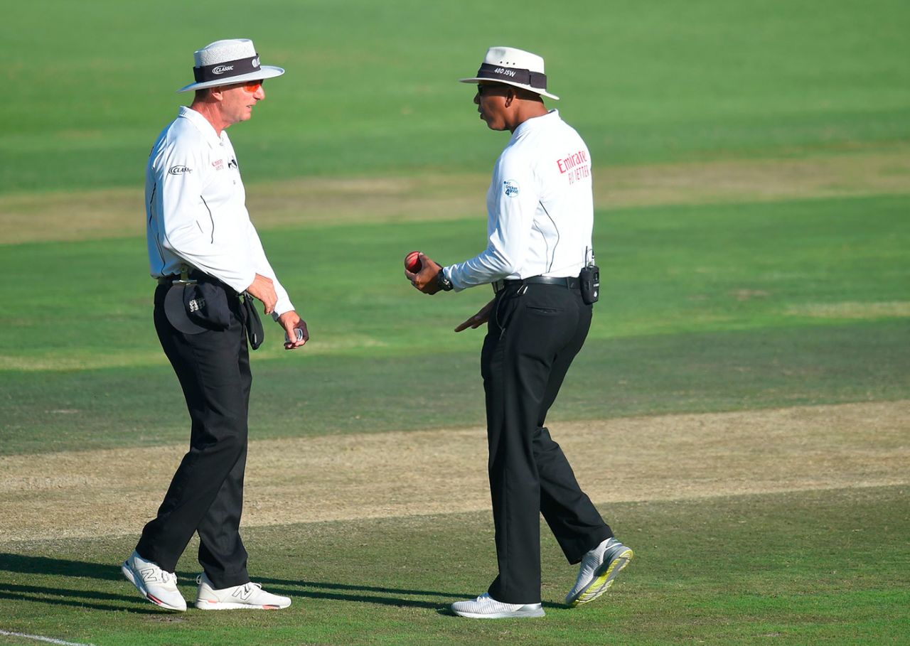Umpires Rod Tucker and Joel Wilson inspect the ball, South Africa v England, 4th Test, Johannesburg, January 25, 2020