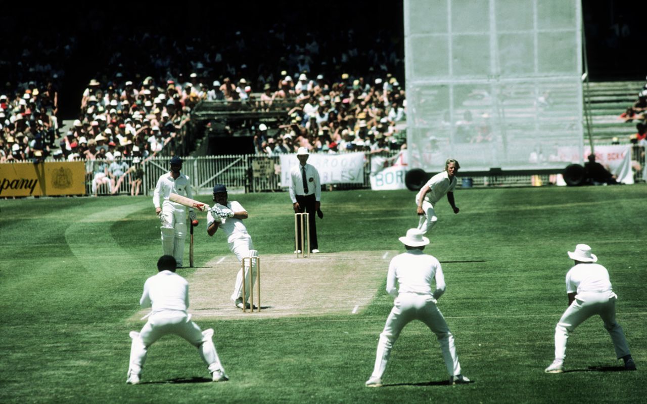 Allan Lamb watches a ball from Jeff Thomson fly past him to the keeper, Australia v England, 4th Test, Melbourne, December 1982