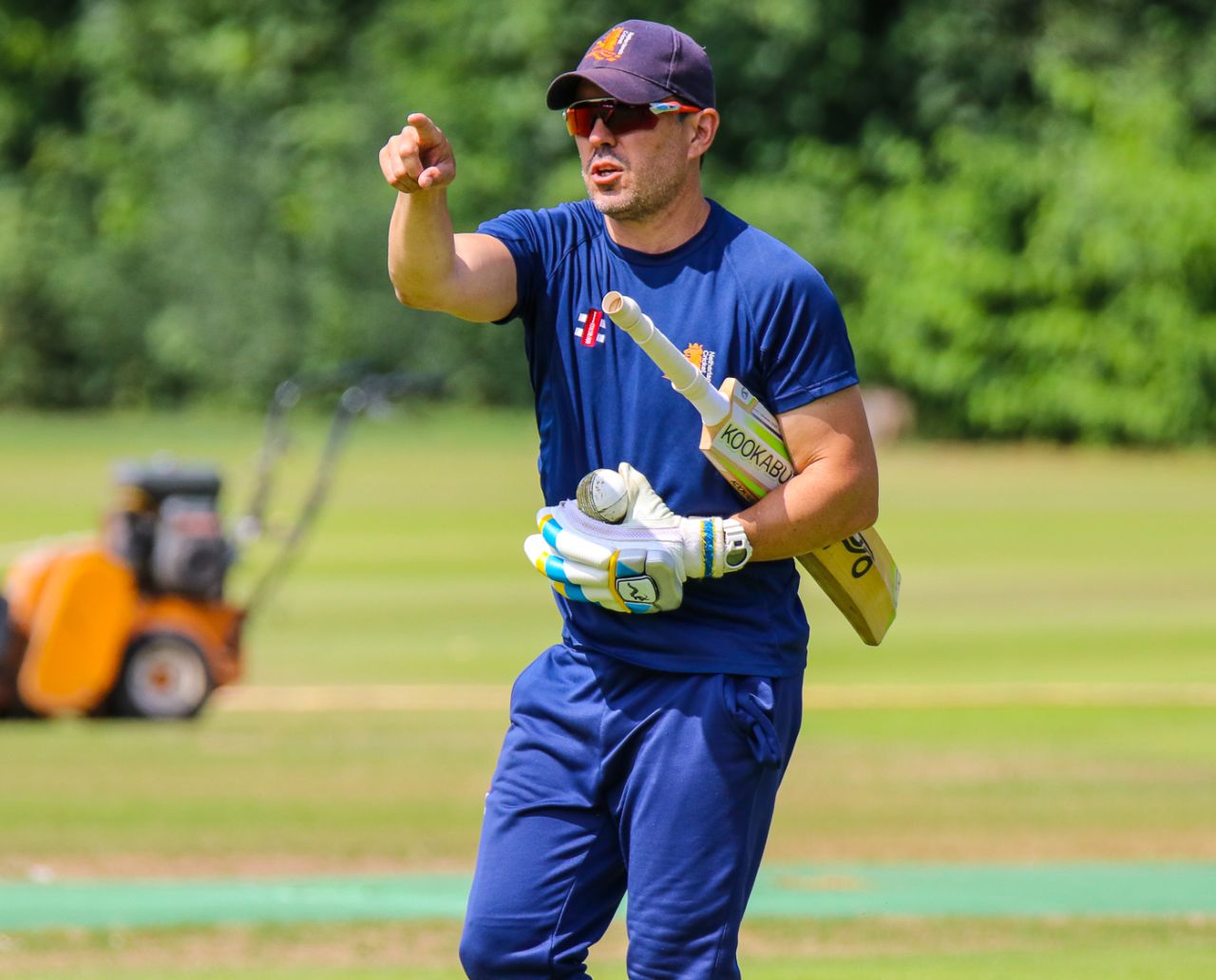 Netherlands coach Ryan Campbell leads a squad training session, Amstelveen, July 31, 2018