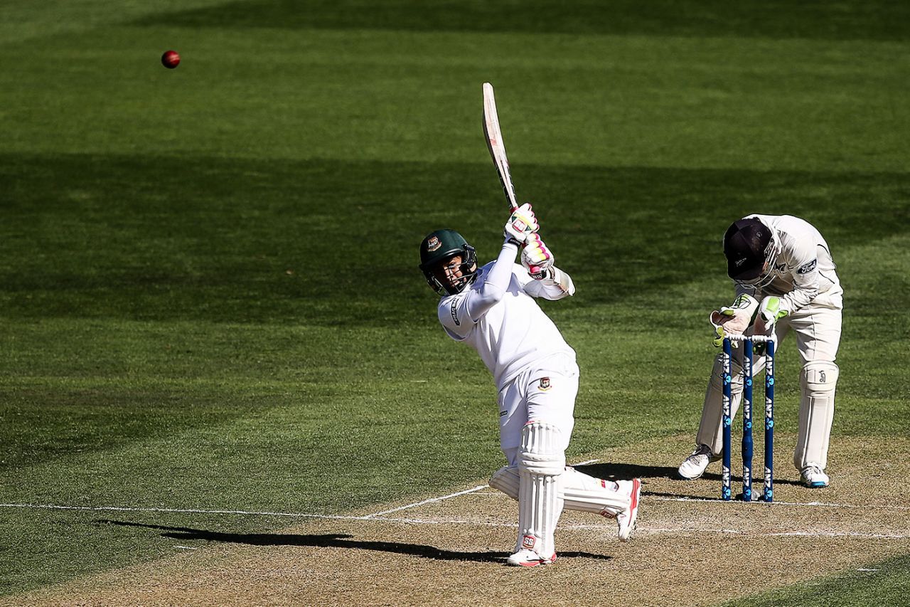 Mushfiqur Rahim hits out, New Zealand v Bangladesh, 1st Test, Wellington, 2nd day, January 13, 2017