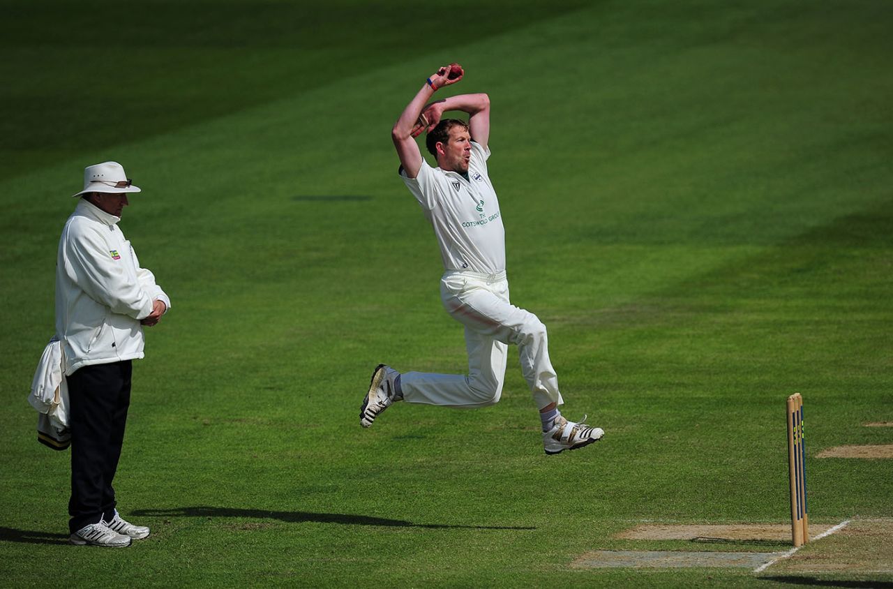 Alan Richardson leaps into his distinctive delivery stride, Warwickshire v Worcestershire, County Championship, Division One, Edgbaston, May 13, 2011