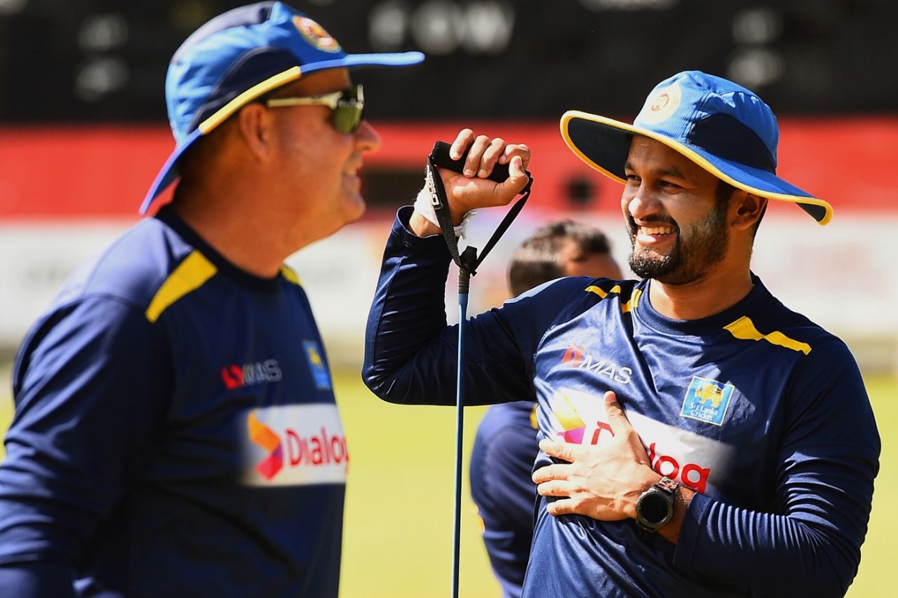 Mickey Arthur and Dimuth Karunaratne during a training session, Colombo, June 2, 2020