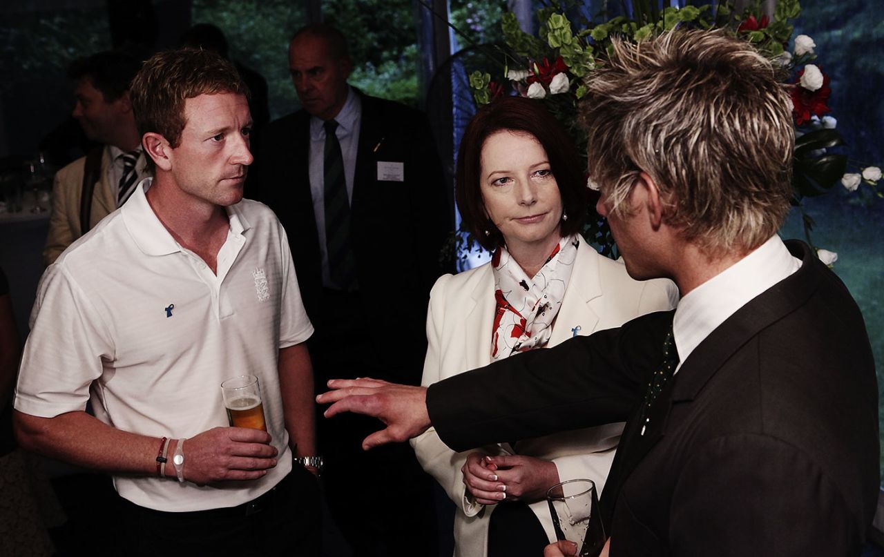 Tim Paine talks to prime minister Julia Gillard and Paul Collingwood, Canberra, January 9, 2011