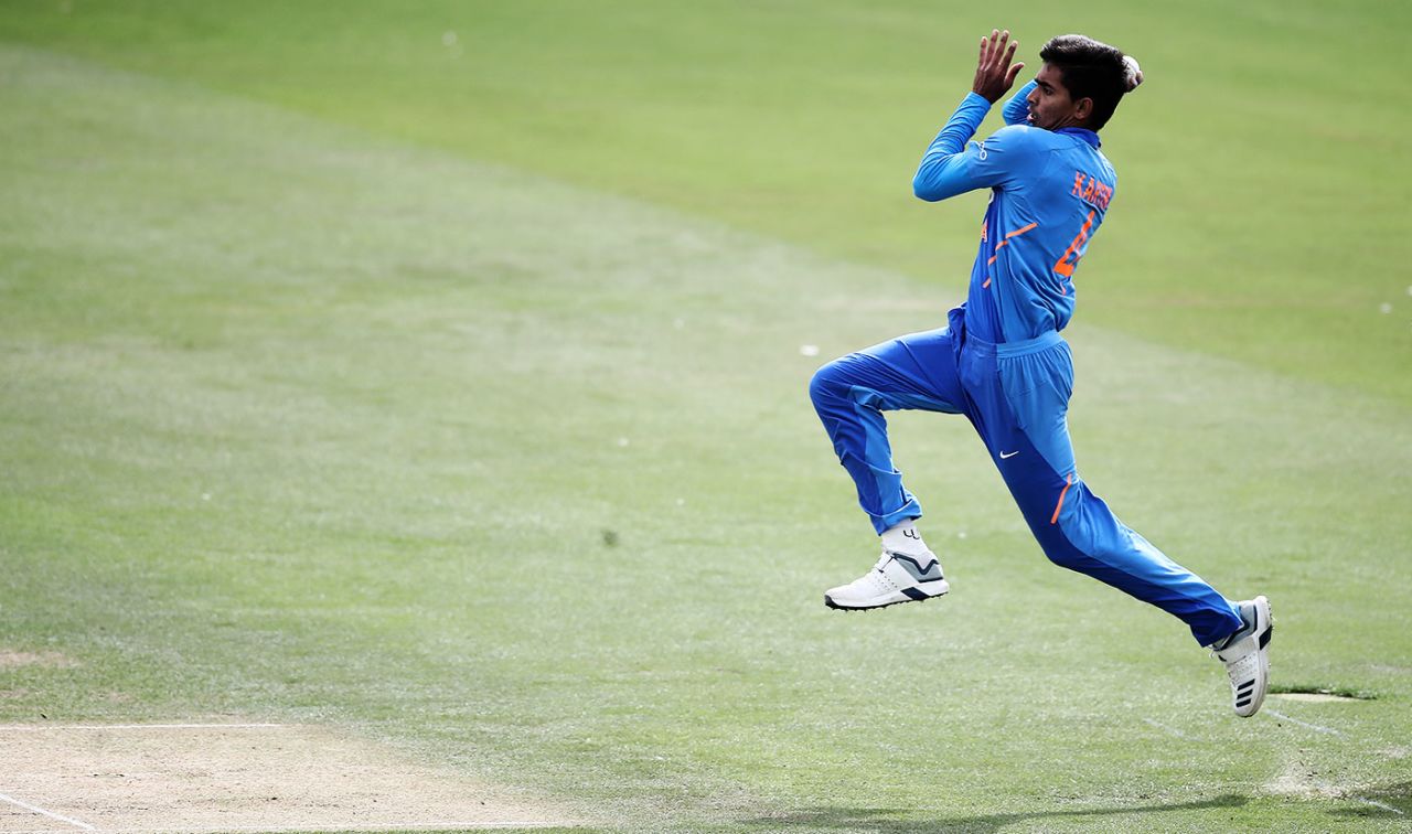 Kartik Tyagi bowls, Bangladesh v India, Under-19 tri-series final, Hove, August 11, 2019