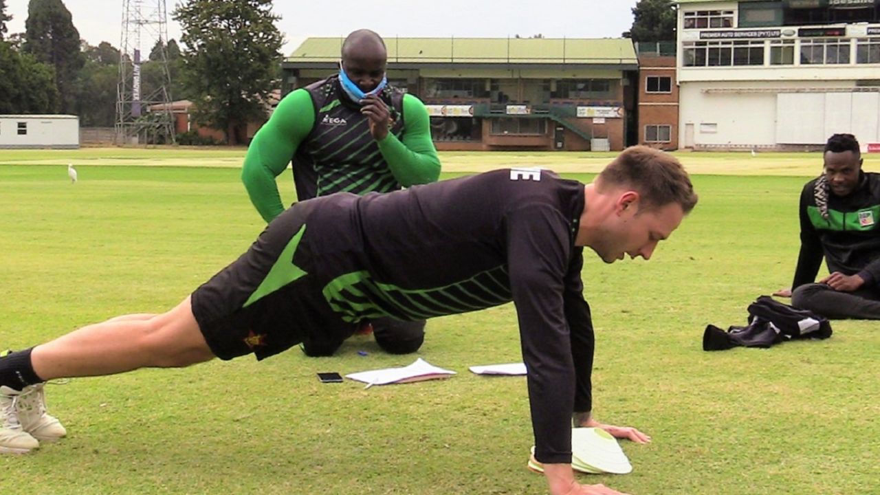 Kyle Jarvis doing push-ups under the watchful eye of fitness trainer Walter Karimanzira, Harare, June 16, 2020