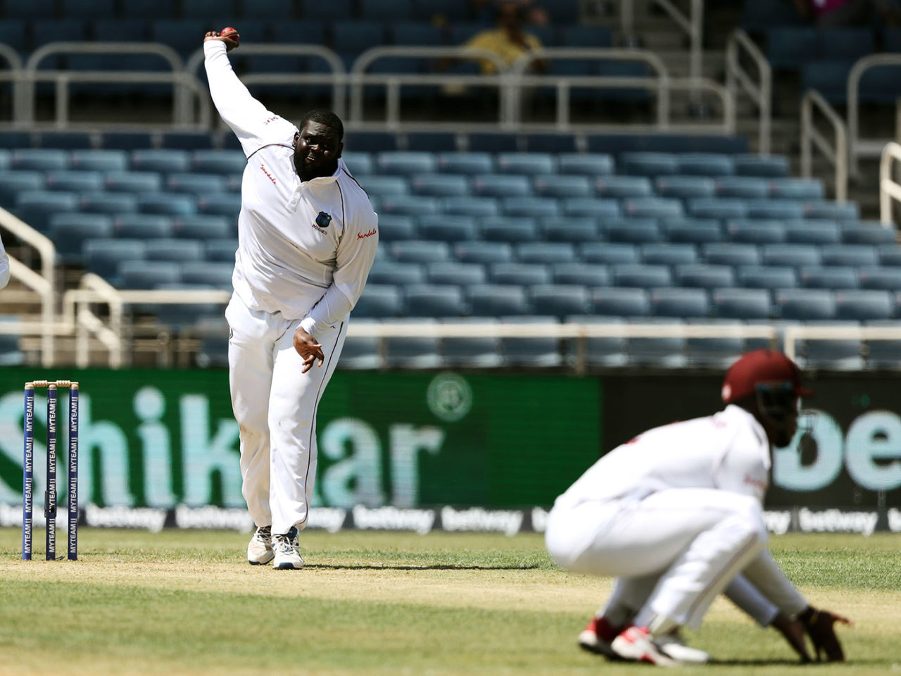 Rahkeem Cornwall bowls, West Indies v India, 2nd Test, Kingston, August 30, 2019