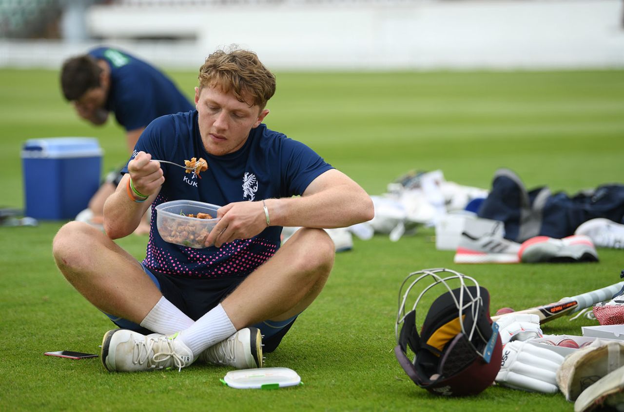 Dom Bess tucks into his lunch during training, Taunton, June 15, 2020