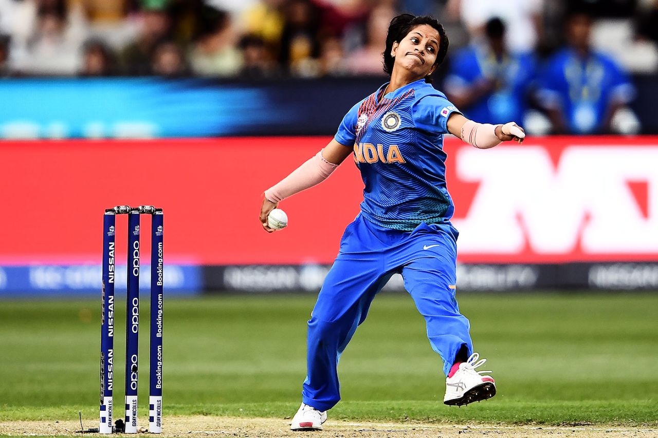 Poonam Yadav bowls, Australia v India, final, Women's T20 World Cup, Melbourne, March 8, 2020