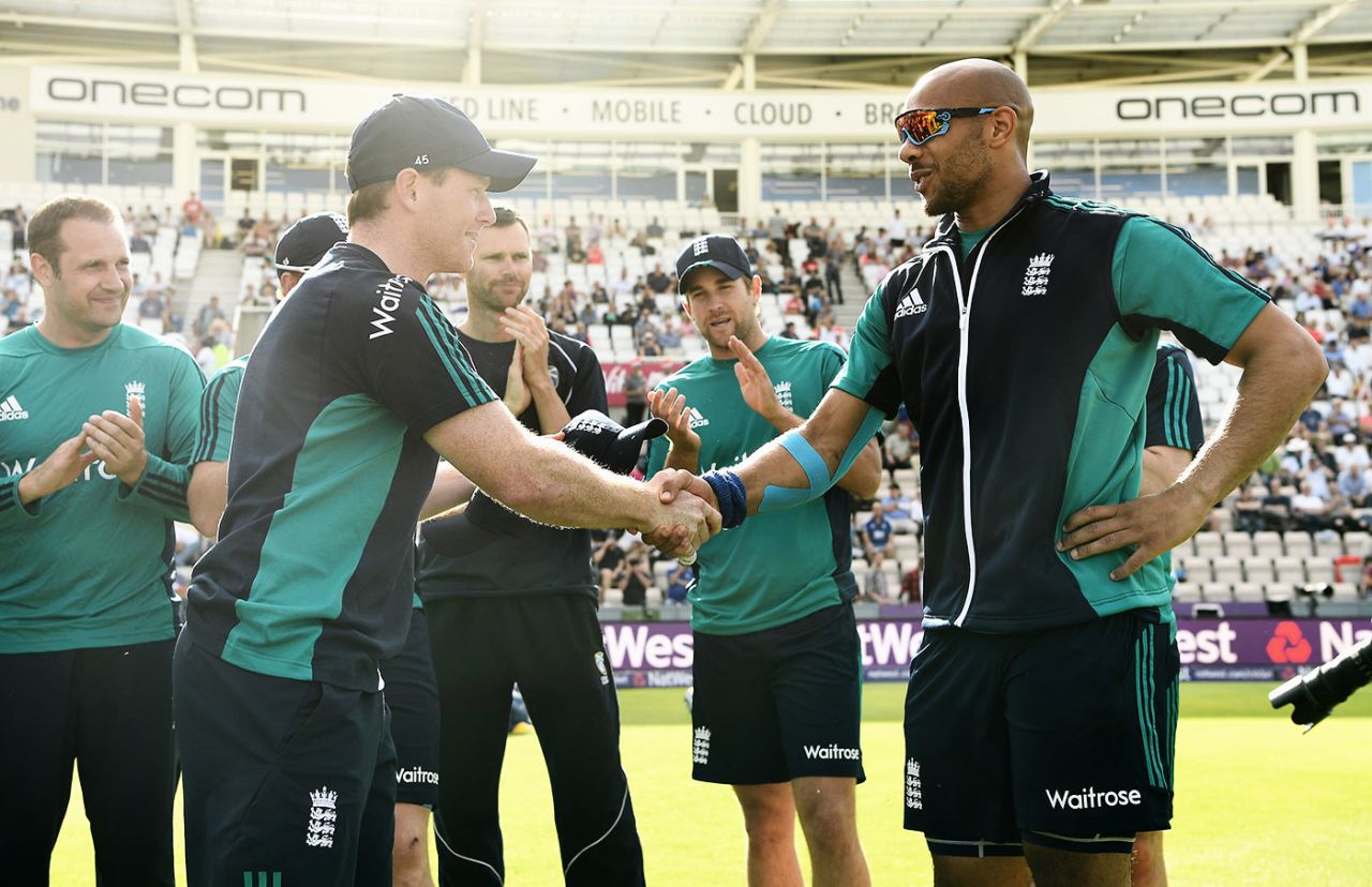Tymal Mills gets his T20I cap from Eoin Morgan, England v Sri Lanka, only T20I, Southampton, July 5, 2016