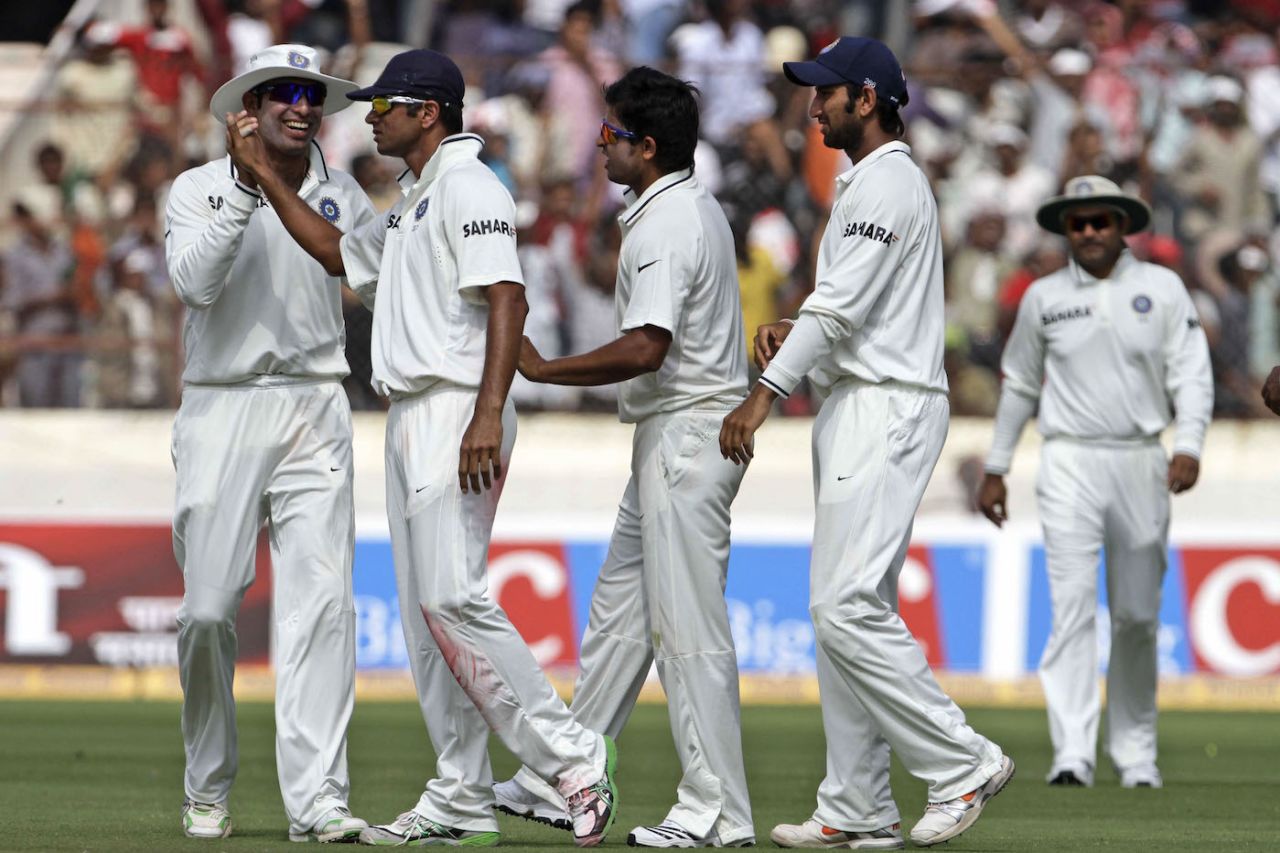 Rahul Dravid is congratulated on his 199th catch in Tests, India v New Zealand, 2nd Test, Hyderabad, 5th day, November 16, 2010