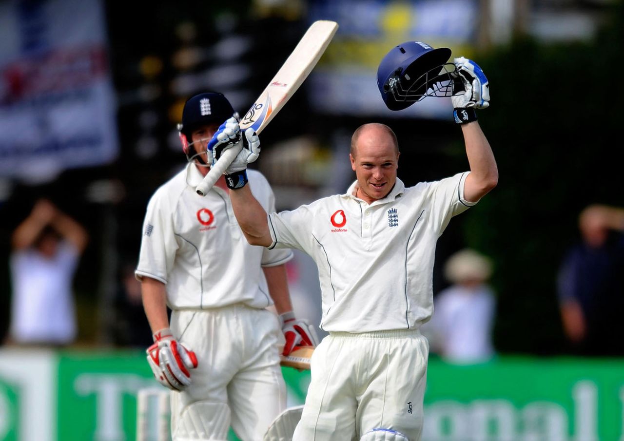 Tim Ambrose acknowledges applause for his maiden Test hundred, New Zealand v England, 2nd Test, Wellington, March 14, 2008