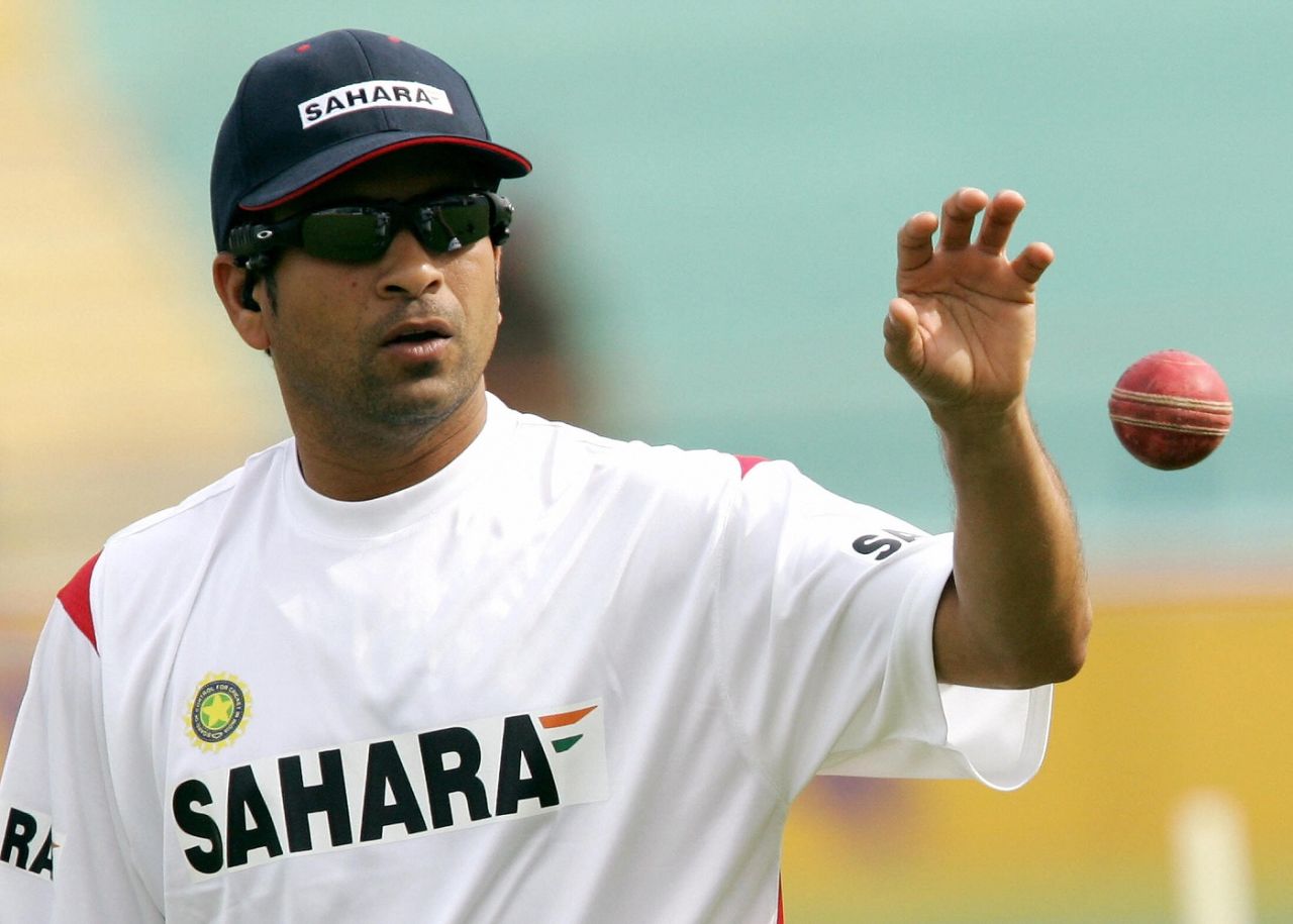 Sachin Tendulkar gets ready to bowl in a training session ahead of the first Test against Pakistan, Mohali, March 7, 2005