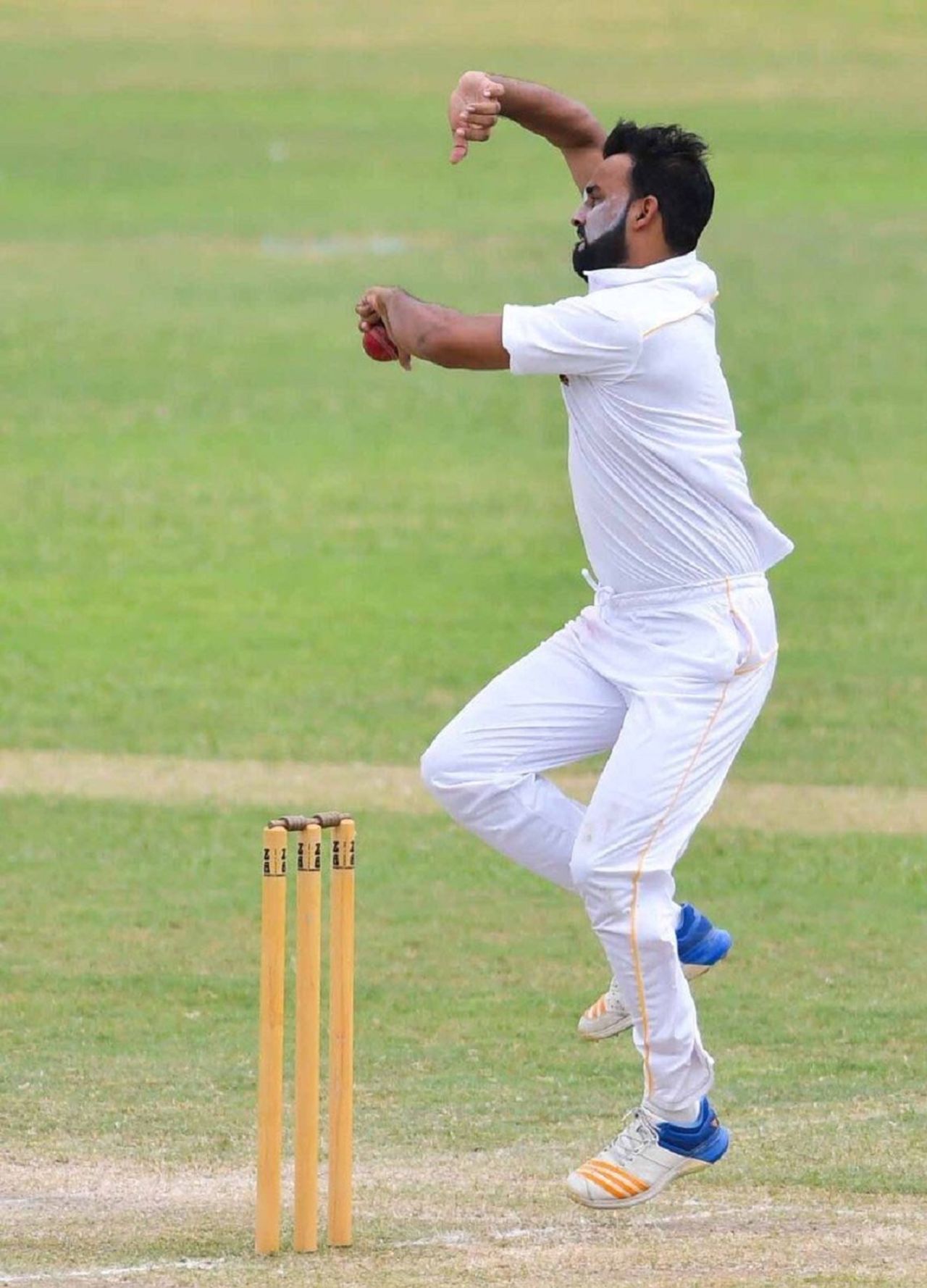 Kashif Bhatti in his delivery stride