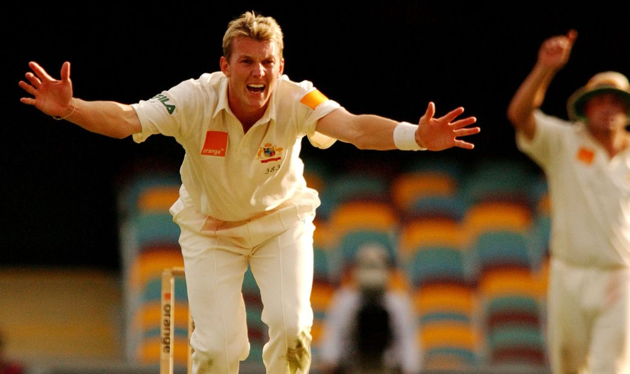 Brett Lee appeals for a wicket, Australia v New Zealand, 1st Test, day five, Brisbane, November 12, 2001