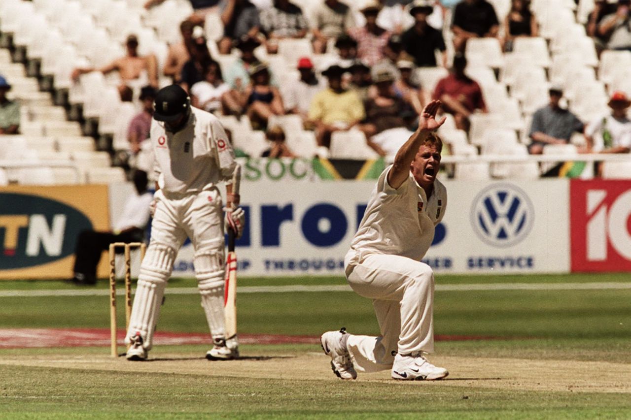 Shaun Pollock appeals for Mike Atherton's wicket, South Africa v England, 4th Test, Cape Town, 4th day, January 5, 2000