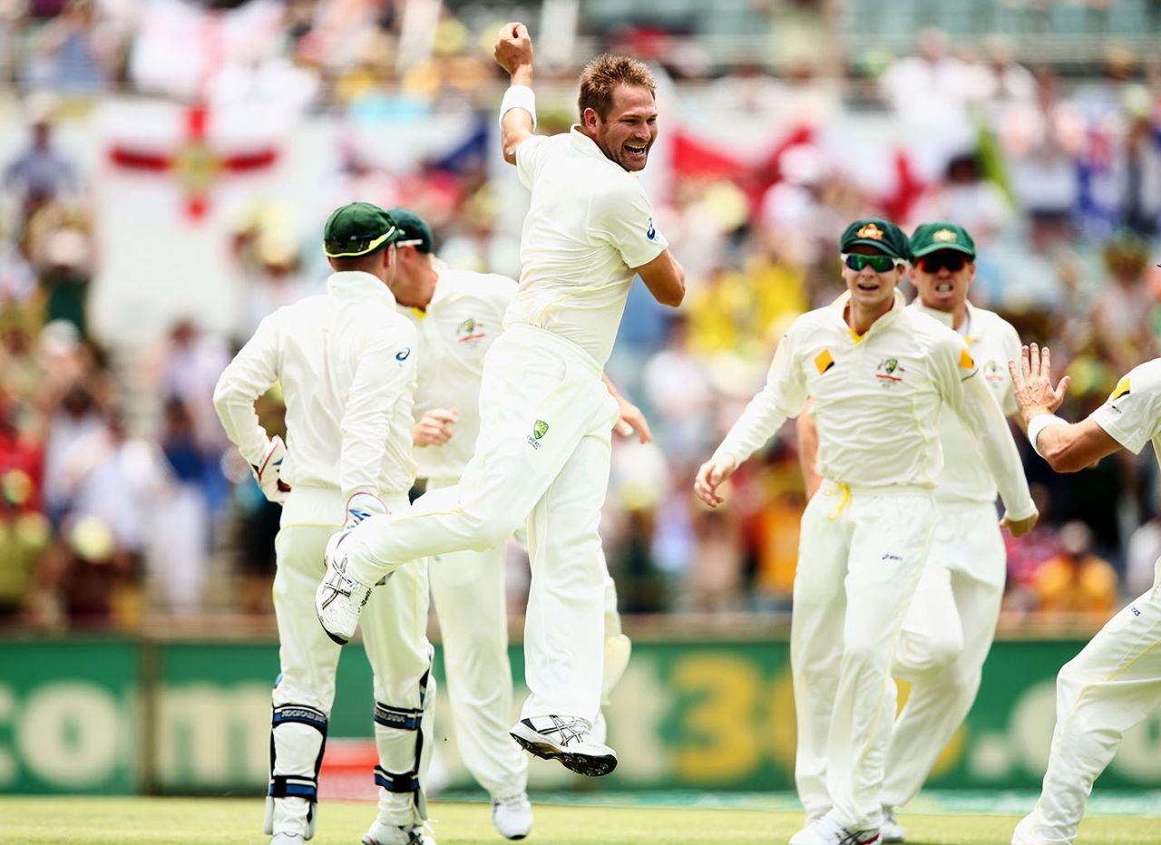 Ryan Harris celebrates Alastair Cook's wicket, Australia v England, 3rd Test, Perth, 4th day, December 16, 2013