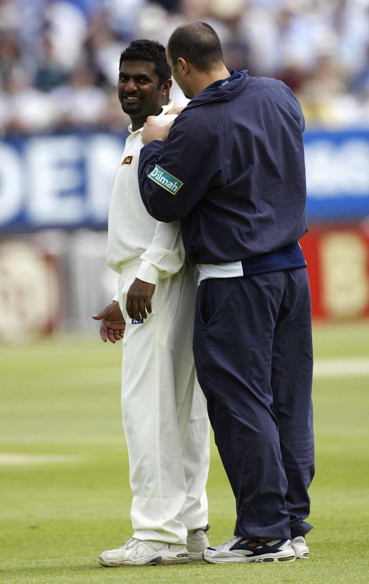 Muttiah Muralitharan gets treatment on his shoulder, England v Sri Lanka, 2nd Test, Edgbaston, May 31, 2002