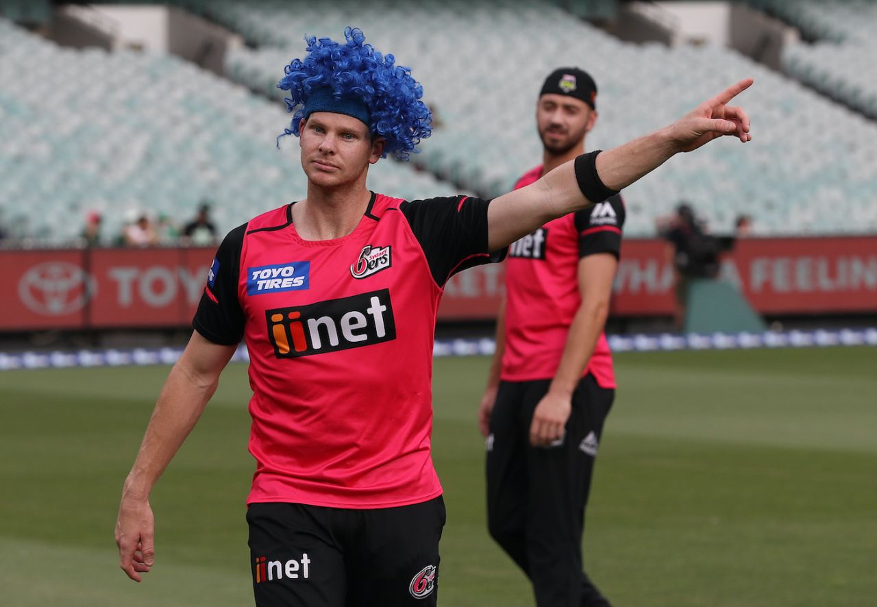 Steven Smith sports a blue wig as he warms up for the BBL Final, Melbourne Cricket Ground, Melbourne, Australia  January 31, 2020 in Melbourne, Australia
